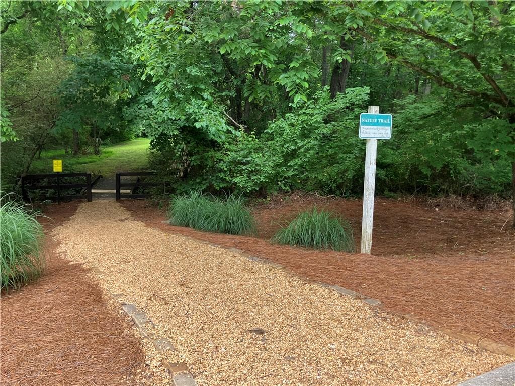 4 bedroom, 3 bathroom, 2,620 sq ft single family residence under contract at 1060 Forest Creek Drive, Canton, GA 30115 — photo 4