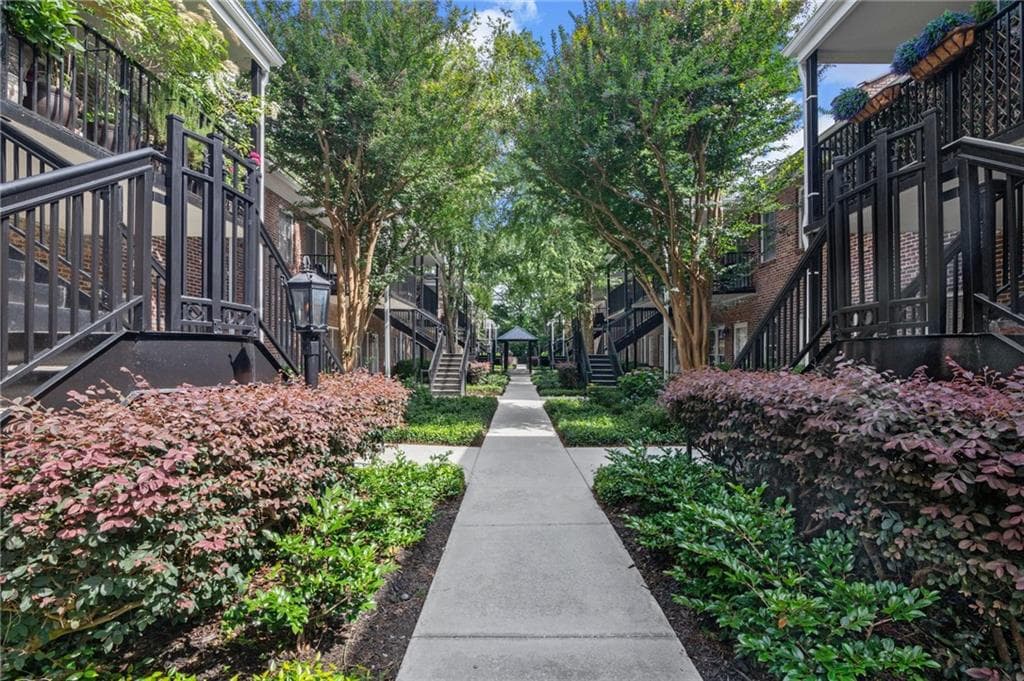 2 bedroom, 2 bathroom, 1,090 sq ft condominium sold at 3675 Peachtree Road 45, Atlanta, GA 30319