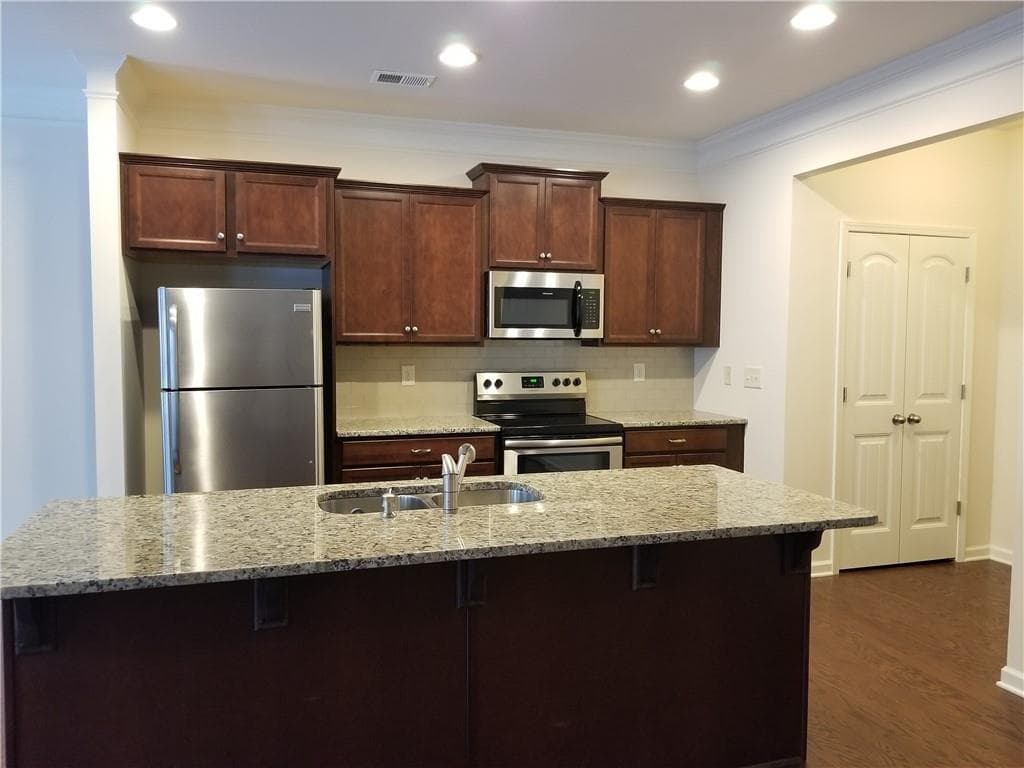 3 bedroom, 3 bathroom, 2,028 sq ft townhouse for sale at 259 Green Bridge Court, Lawrenceville, GA 30046 — photo 5