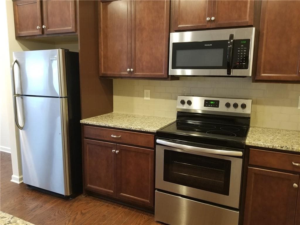 3 bedroom, 3 bathroom, 2,028 sq ft townhouse for sale at 259 Green Bridge Court, Lawrenceville, GA 30046 — photo 6