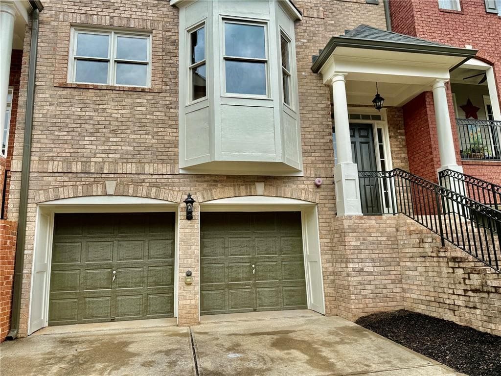 3 bedroom, 4 bathroom, 3,302 sq ft townhouse under contract at 1421 Montclair Court 11, Smyrna, GA 30080 — photo 2