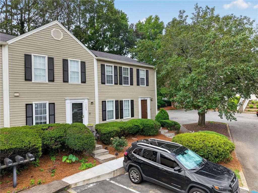 3 bedroom, 3 bathroom, 1,408 sq ft townhouse for sale at 3380 Bayshore Drive, Atlanta, GA 30340 — photo 5