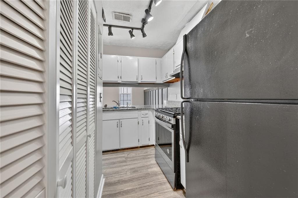3 bedroom, 3 bathroom, 1,408 sq ft townhouse for sale at 3380 Bayshore Drive, Atlanta, GA 30340 — photo 9