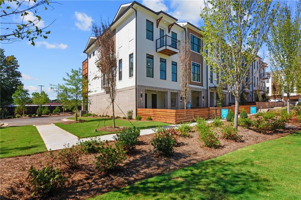 4 bedroom, 4 bathroom, 2,400 sq ft townhouse for sale at 146 IveyBrooke Lane 78, Alpharetta, GA 30009 — photo 2