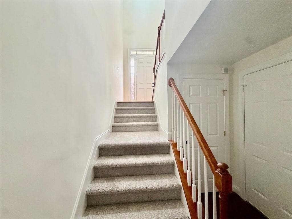 3 bedroom, 4 bathroom, 3,302 sq ft townhouse under contract at 1421 Montclair Court 11, Smyrna, GA 30080 — photo 3