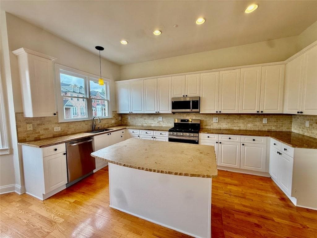 3 bedroom, 4 bathroom, 3,302 sq ft townhouse under contract at 1421 Montclair Court 11, Smyrna, GA 30080 — photo 6