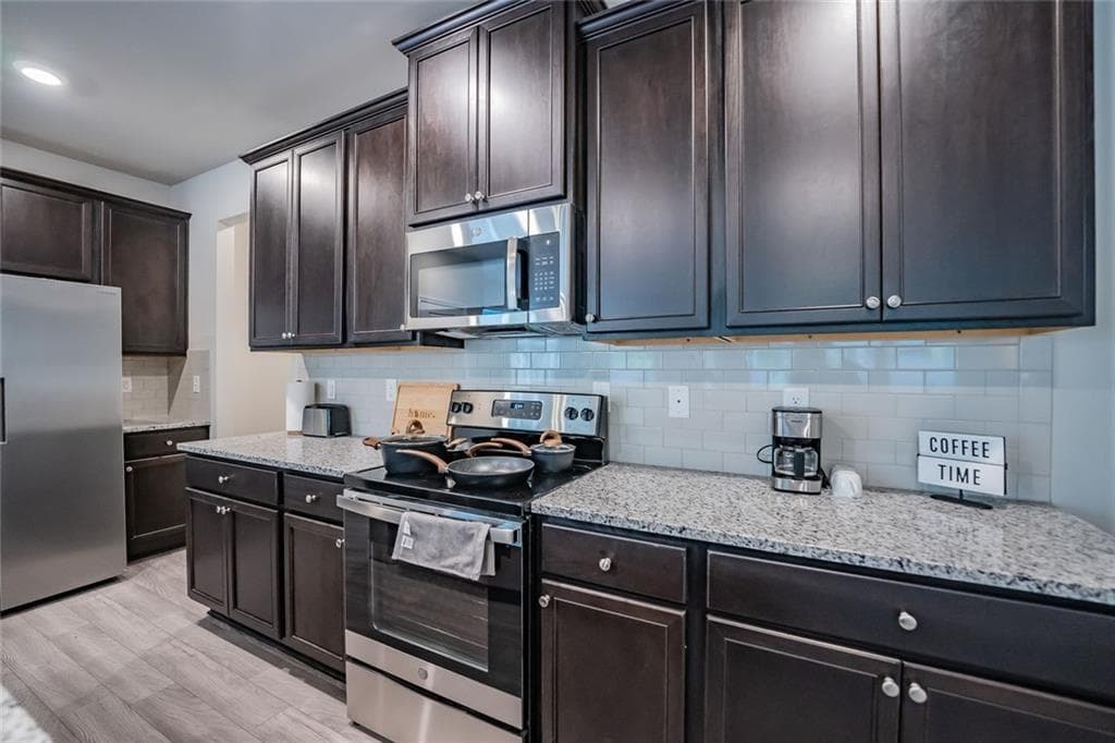3 bedroom, 3 bathroom, 2,020 sq ft single family residence for sale at 454 Burgundy Terrace, Atlanta, GA 30354 — photo 7