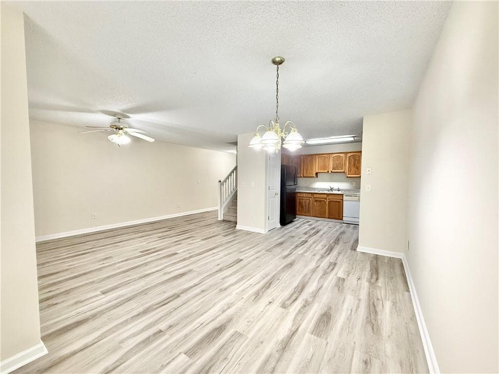 4 bedroom, 3 bathroom, 1,770 sq ft townhouse under contract at 1425 Maple Valley Court, Union City, GA 30291 — photo 4