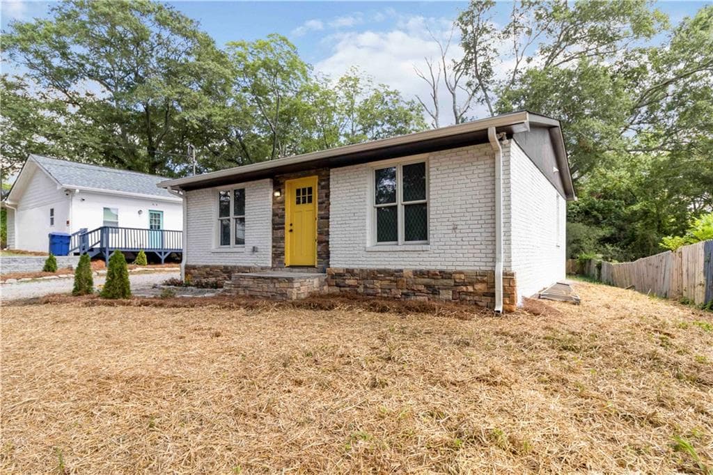 duplex for sale at 91 N Williamson Street, Winder, GA 30680
