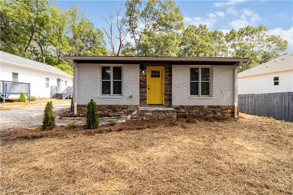 duplex for sale at 91 N Williamson Street, Winder, GA 30680 — photo 2