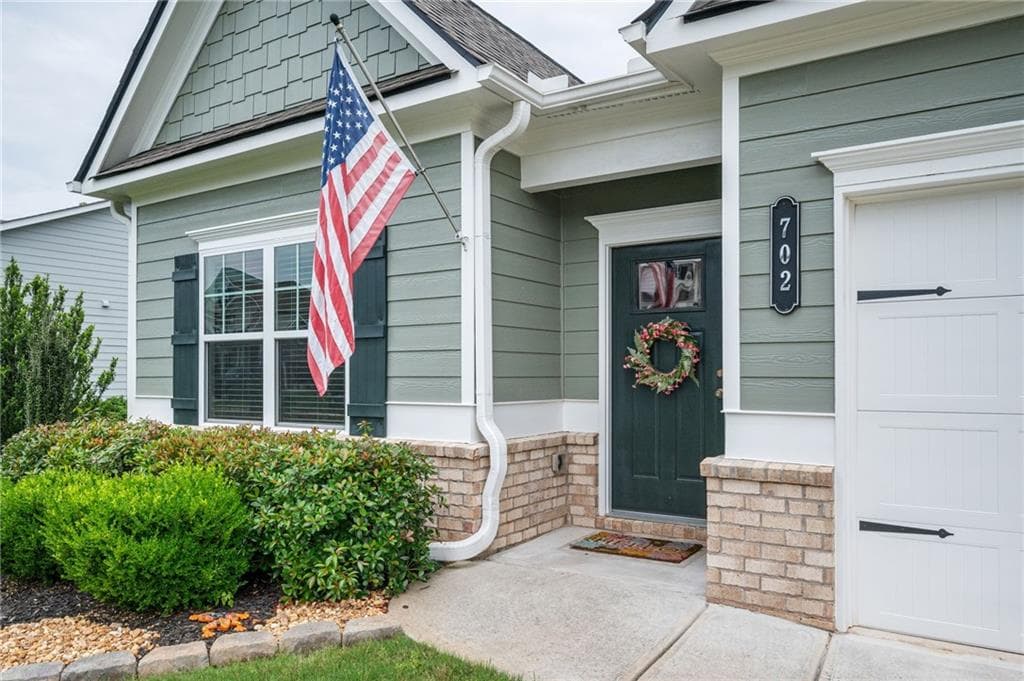 3 bedroom, 2 bathroom, 1,802 sq ft single family residence for sale at 702 Owens Circle, Canton, GA 30115 — photo 4