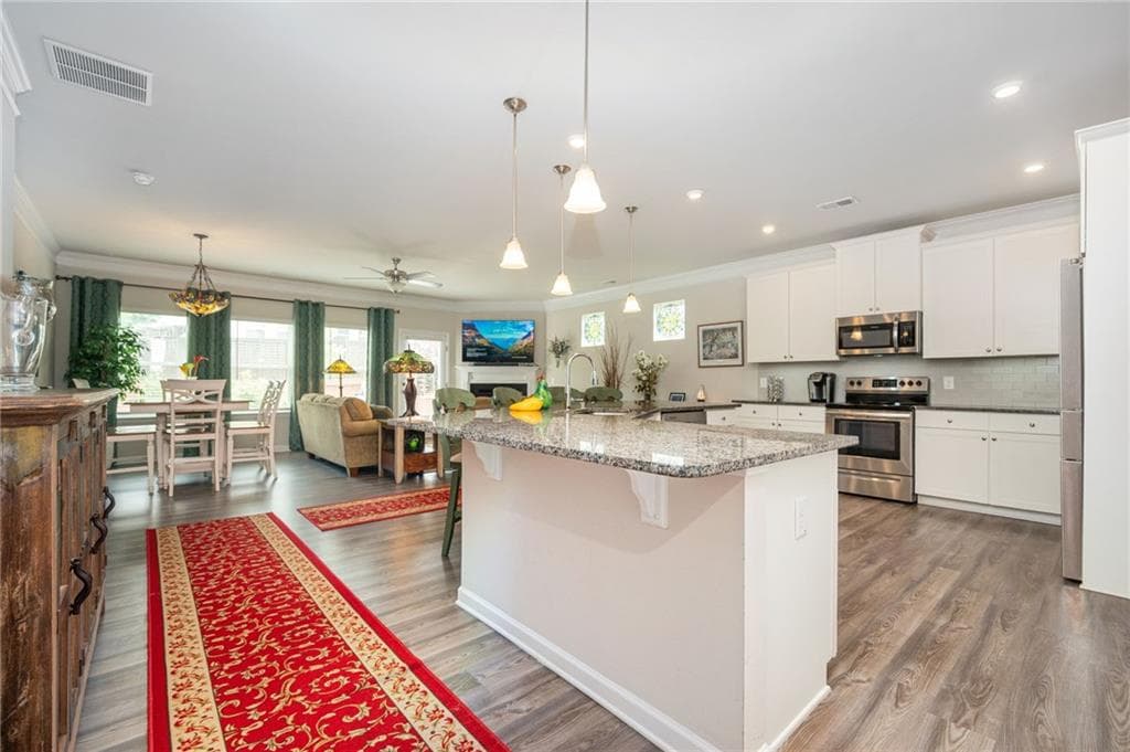 3 bedroom, 2 bathroom, 1,802 sq ft single family residence for sale at 702 Owens Circle, Canton, GA 30115 — photo 9