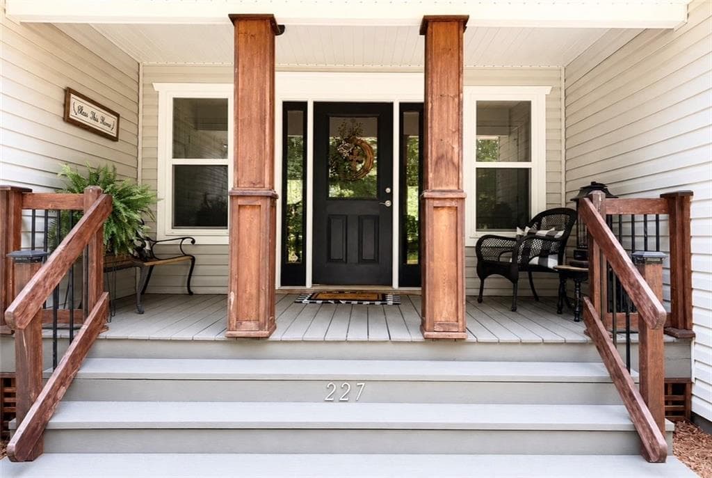 4 bedroom, 3 bathroom, 3,706 sq ft single family residence for sale at 227 Clarkesville Heights Drive, Clarkesville, GA 30523 — photo 3