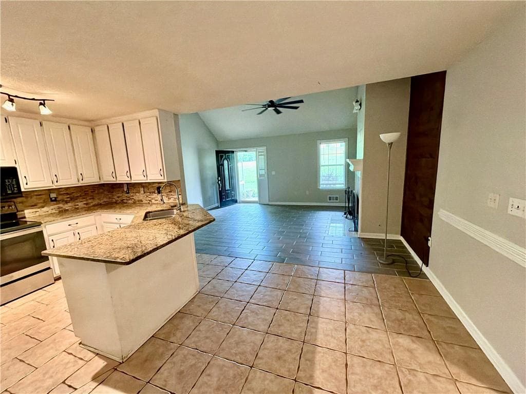 4 bedroom, 2 bathroom, 1,534 sq ft single family residence for sale at 130 Lakefront Drive, Covington, GA 30016 — photo 7