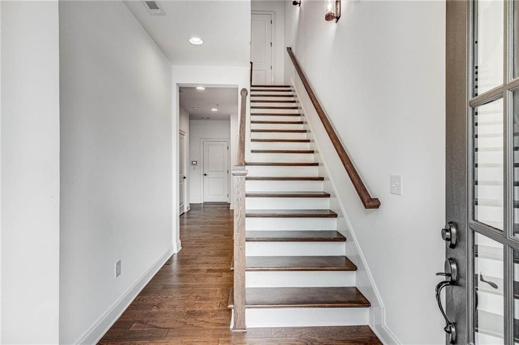 3 bedroom, 4 bathroom, 1,896 sq ft townhouse for rent at 6562 Beacon Drive, Sandy Springs, GA 30328 for $3,800 a month — photo 3