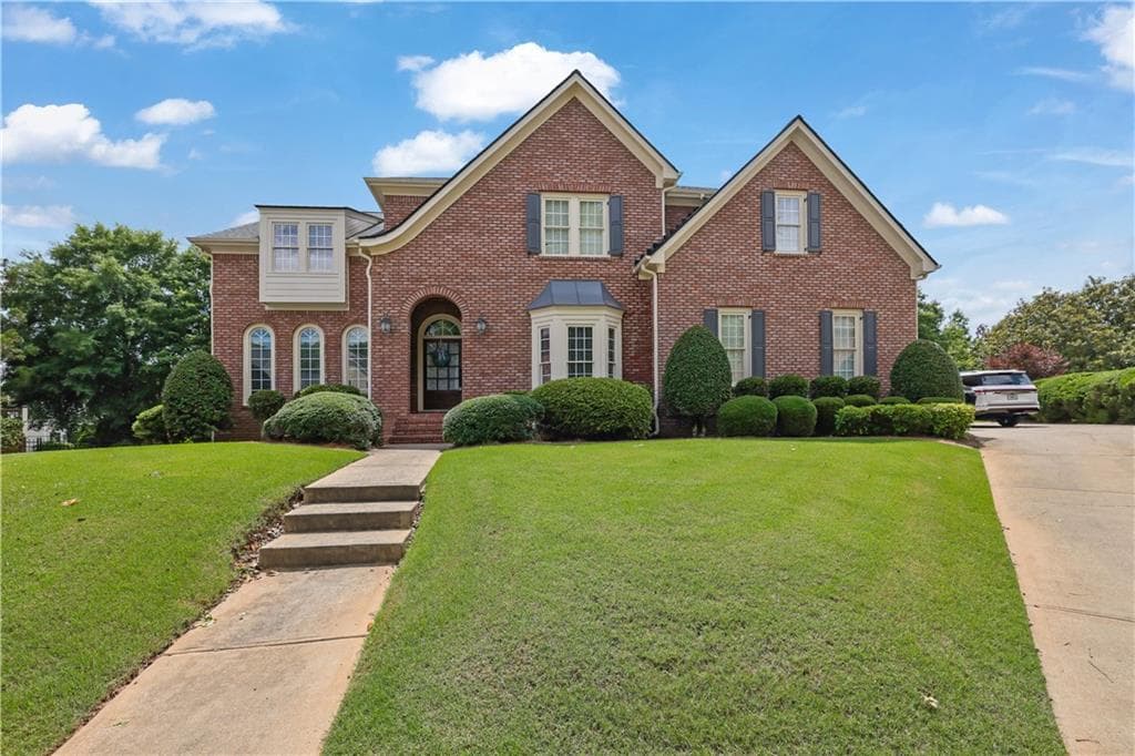 6 bedroom, 6 bathroom, 6,128 sq ft single family residence under contract at 943 Tarry Post Court, Suwanee, GA 30024 — photo 2