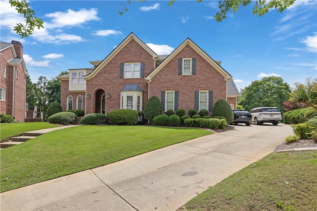 6 bedroom, 6 bathroom, 6,128 sq ft single family residence under contract at 943 Tarry Post Court, Suwanee, GA 30024 — photo 3