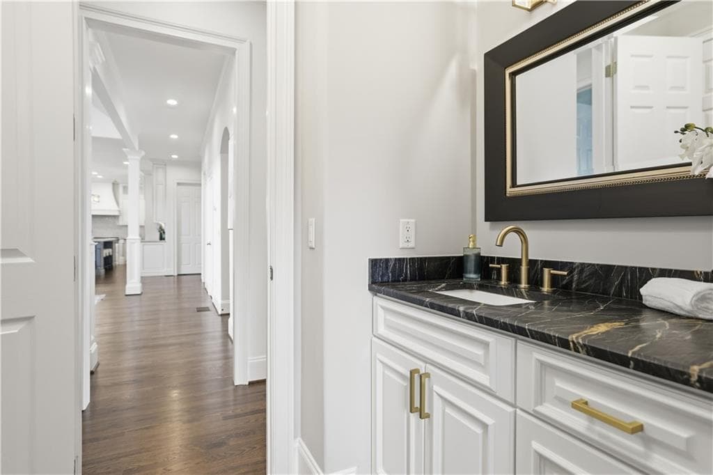 6 bedroom, 6 bathroom, 6,128 sq ft single family residence under contract at 943 Tarry Post Court, Suwanee, GA 30024 — photo 10