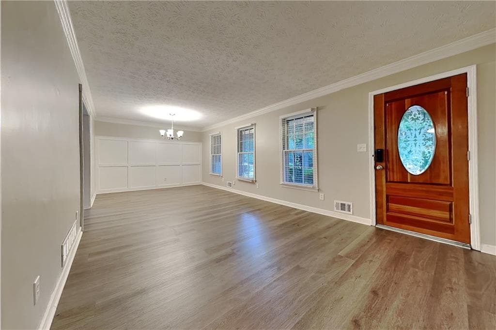 3 bedroom, 2 bathroom, 2,071 sq ft single family residence for rent at 2755 Hickory Circle, Snellville, GA 30078 for $1,900 a month — photo 3