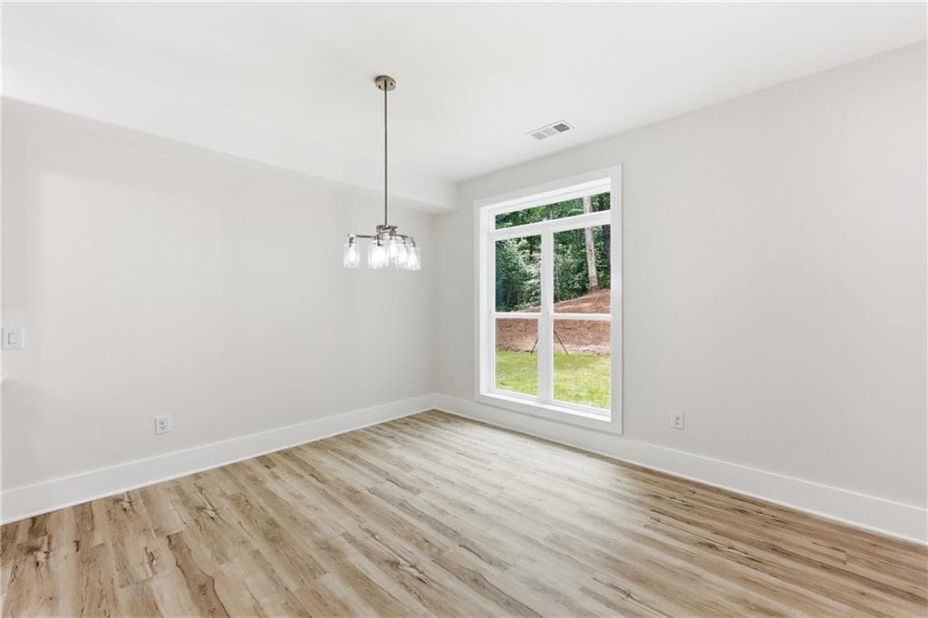 5 bedroom, 3 bathroom, 2,640 sq ft single family residence for sale at 5851 Canterbury Way, Clermont, GA 30527 — photo 7