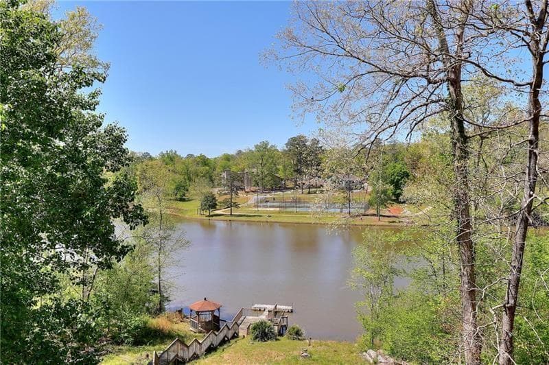 4 bedroom, 3 bathroom, 2,870 sq ft single family residence for sale at 867 Bear Creek Point, Mansfield, GA 30055 — photo 7