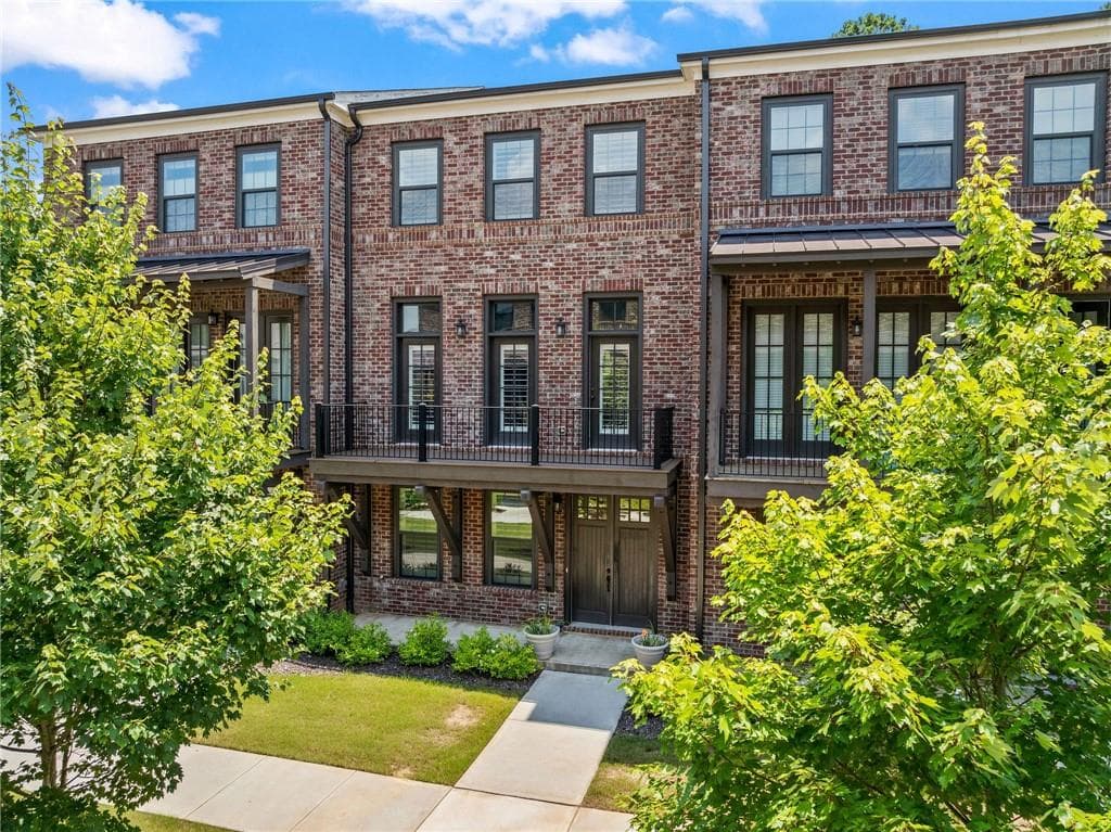 3 bedroom, 4 bathroom, 2,707 sq ft townhouse for sale at 775 Hadley Lane, Marietta, GA 30068