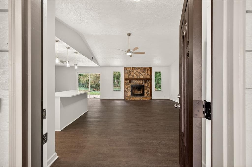 3 bedroom, 2 bathroom, 1,389 sq ft single family residence under contract at 1903 Old Concord Drive, Covington, GA 30016 — photo 3