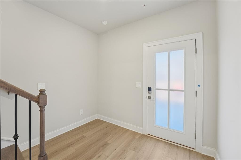 4 bedroom, 4 bathroom, 2,038 sq ft townhouse under contract at 6470 Pinin Place, Cumming, GA 30041 — photo 8