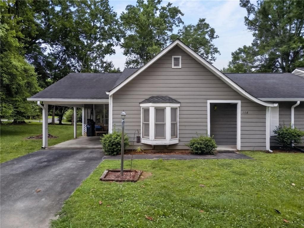 2 bedroom, 2 bathroom, 1,020 sq ft condominium under contract at 108 Villas Lane, Rome, GA 30165