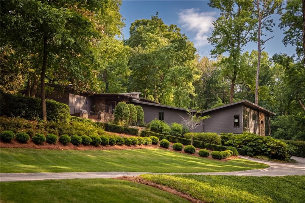 5 bedroom, 7 bathroom, 5,500 sq ft single family residence sold at 3770 Paces Ferry Road, Atlanta, GA 30327