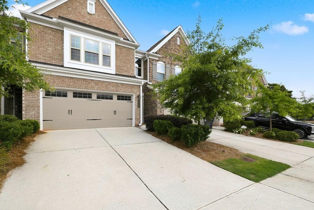3 bedroom, 3 bathroom, 1,988 sq ft townhouse for sale at 1162 Lanier Willow Path, Buford, GA 30518 — photo 3