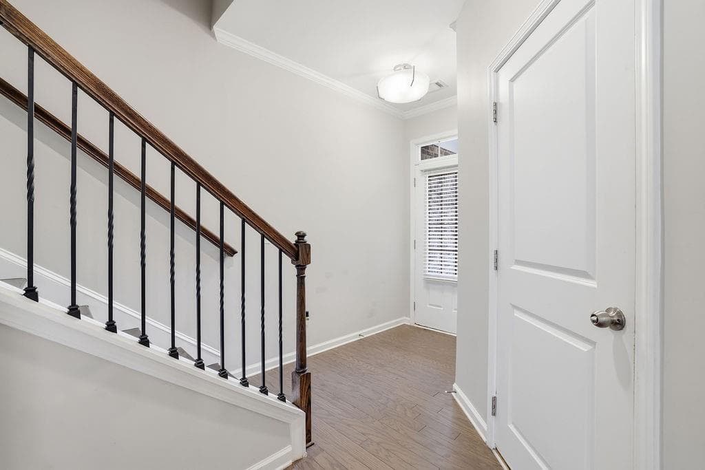 3 bedroom, 3 bathroom, 1,988 sq ft townhouse for sale at 1162 Lanier Willow Path, Buford, GA 30518 — photo 4