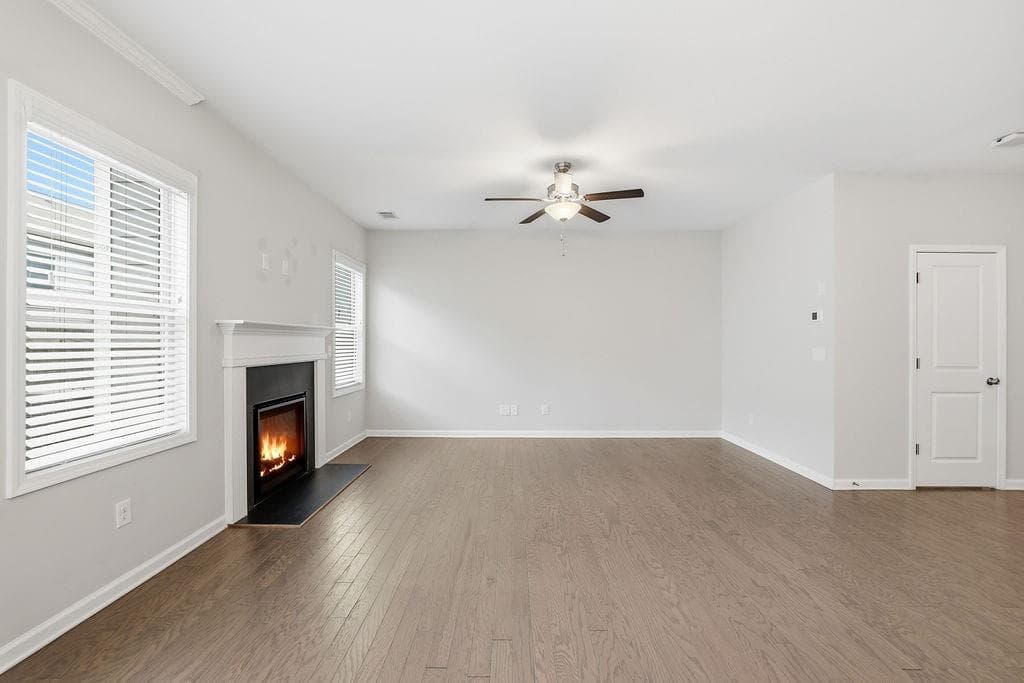 3 bedroom, 3 bathroom, 1,988 sq ft townhouse for sale at 1162 Lanier Willow Path, Buford, GA 30518 — photo 7