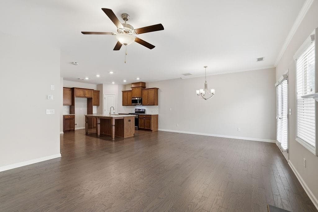 3 bedroom, 3 bathroom, 1,988 sq ft townhouse for sale at 1162 Lanier Willow Path, Buford, GA 30518 — photo 9