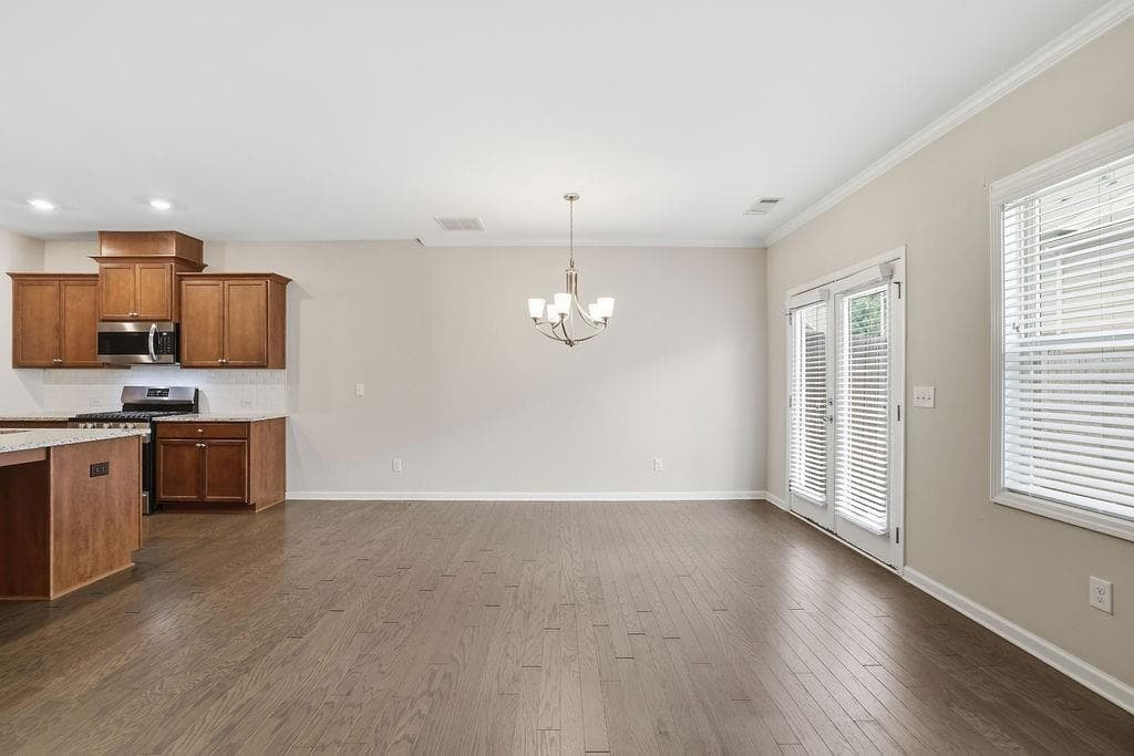 3 bedroom, 3 bathroom, 1,988 sq ft townhouse for sale at 1162 Lanier Willow Path, Buford, GA 30518 — photo 10