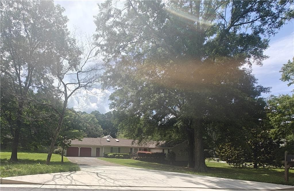 3 bedroom, 3 bathroom, 2,607 sq ft single family residence for sale at 4845 Willow Street, Acworth, GA 30101 — photo 1 of 2