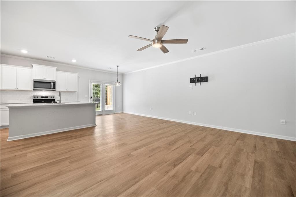 3 bedroom, 3 bathroom, 1,904 sq ft townhouse for sale at 6710 Corryton Street, Flowery Branch, GA 30542 — photo 4