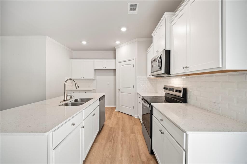3 bedroom, 3 bathroom, 1,904 sq ft townhouse for sale at 6710 Corryton Street, Flowery Branch, GA 30542 — photo 7