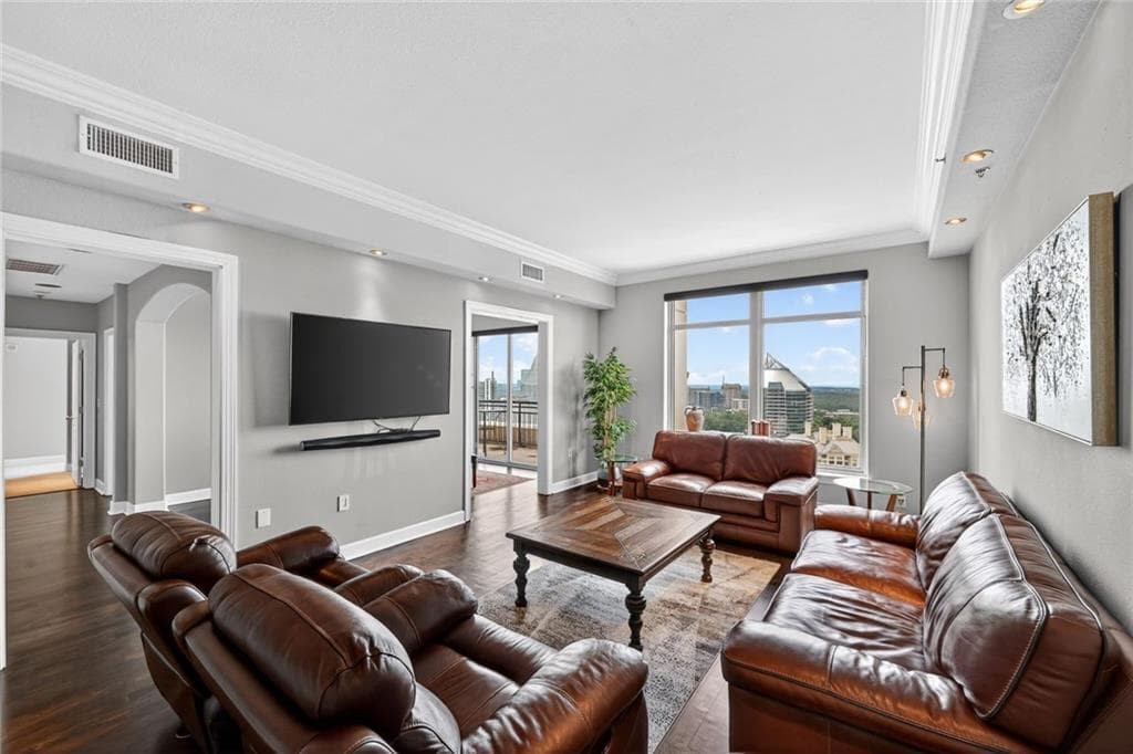 2 bedroom, 2 bathroom, 1,776 sq ft condominium sold at 3445 Stratford Road 3801, Atlanta, GA 30326