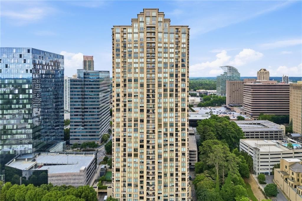 2 bedroom, 2 bathroom, 1,776 sq ft condominium sold at 3445 Stratford Road 1501, Atlanta, GA 30326