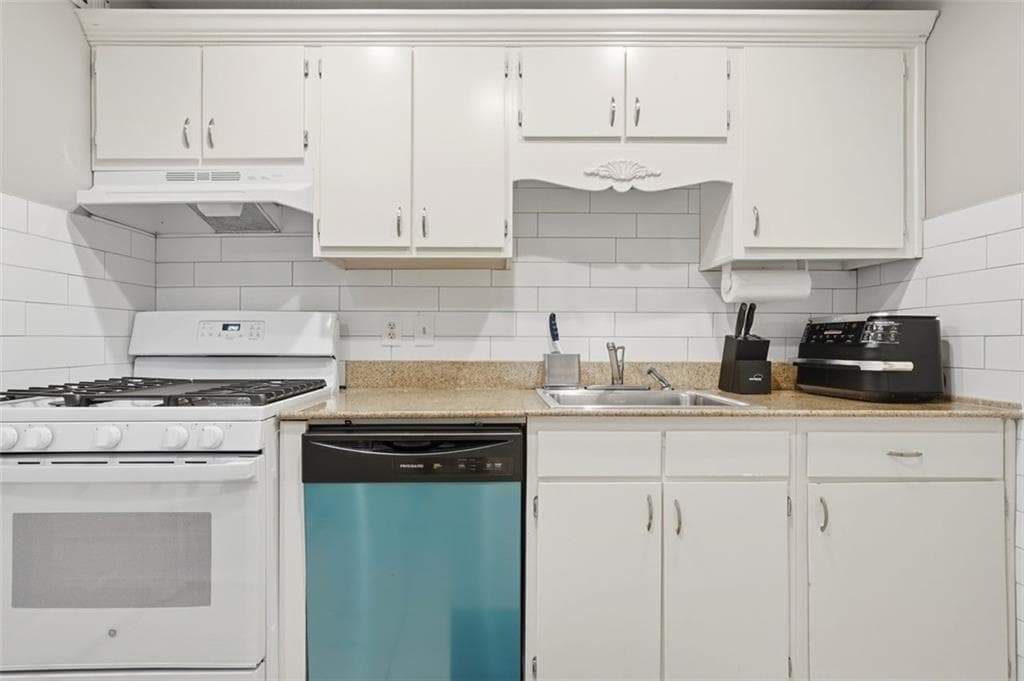 2 bedroom, 2 bathroom, 1,132 sq ft townhouse for sale at 1445 Springleaf Circle, Smyrna, GA 30080 — photo 7