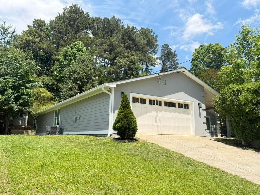 3 bedroom, 2 bathroom, 1,788 sq ft single family residence for sale at 1128 Hillcrest Court, Norcross, GA 30093 — photo 3