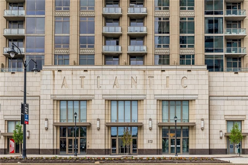 2 bedroom, 3 bathroom, 2,152 sq ft condominium for sale at 270 17th Streets 3604, Atlanta, GA 30363 — photo 3