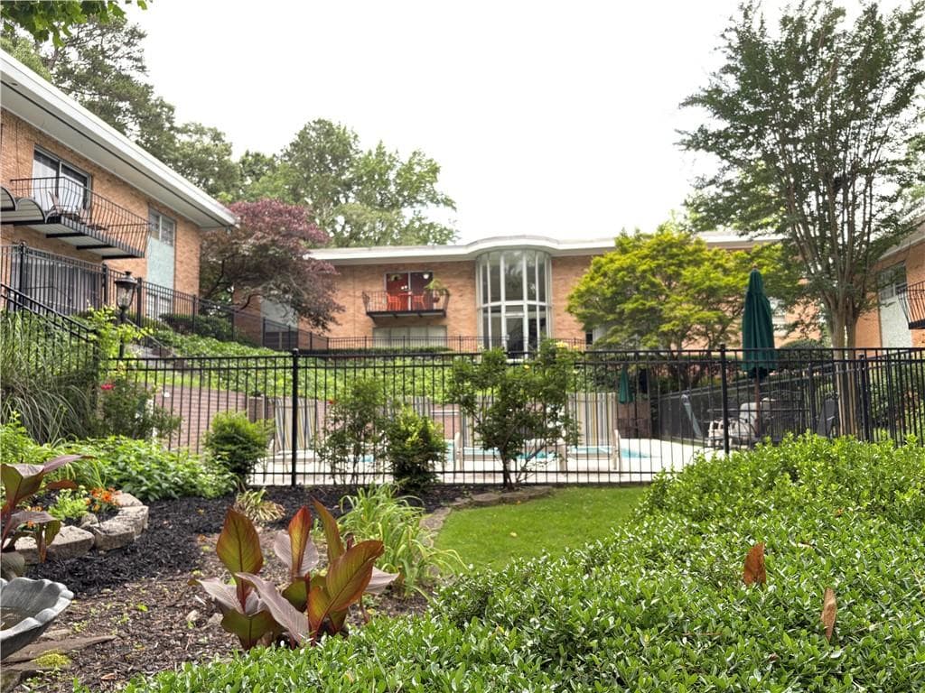 2 bedroom, 1 bathroom, 984 sq ft condominium under contract at 1233 Woodland Avenue 5, Atlanta, GA 30324