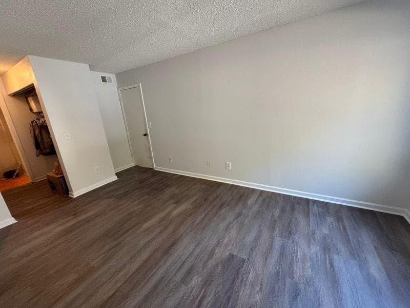 2 bedroom, 2 bathroom, 1,143 sq ft condominium for sale at 822 Seasons Parkway, Norcross, GA 30093 — photo 2
