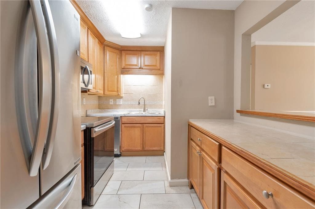 3 bedroom, 2 bathroom, 1,242 sq ft condominium for sale at 3597 Woodbriar Circle B, Tucker, GA 30084 — photo 6