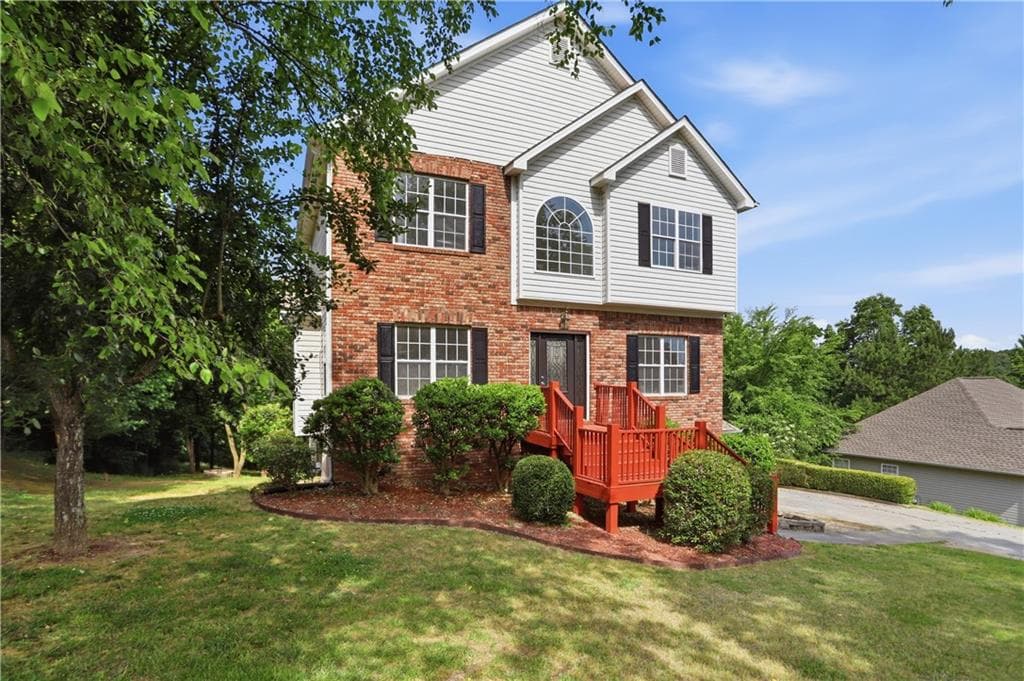 3 bedroom, 3 bathroom, 2,229 sq ft single family residence for sale at 250 Orchard Way, Calhoun, GA 30701 — photo 2