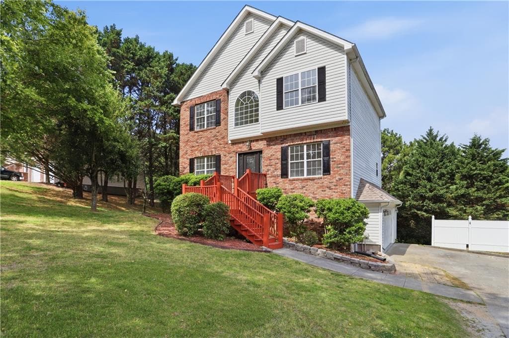 3 bedroom, 3 bathroom, 2,229 sq ft single family residence for sale at 250 Orchard Way, Calhoun, GA 30701 — photo 3