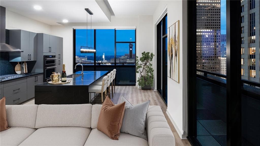 1 bedroom, 1 bathroom, 619 sq ft apartment for rent at 161 Peachtree Center Avenue 2113, Atlanta, GA 30303 for $1,624 a month — photo 7