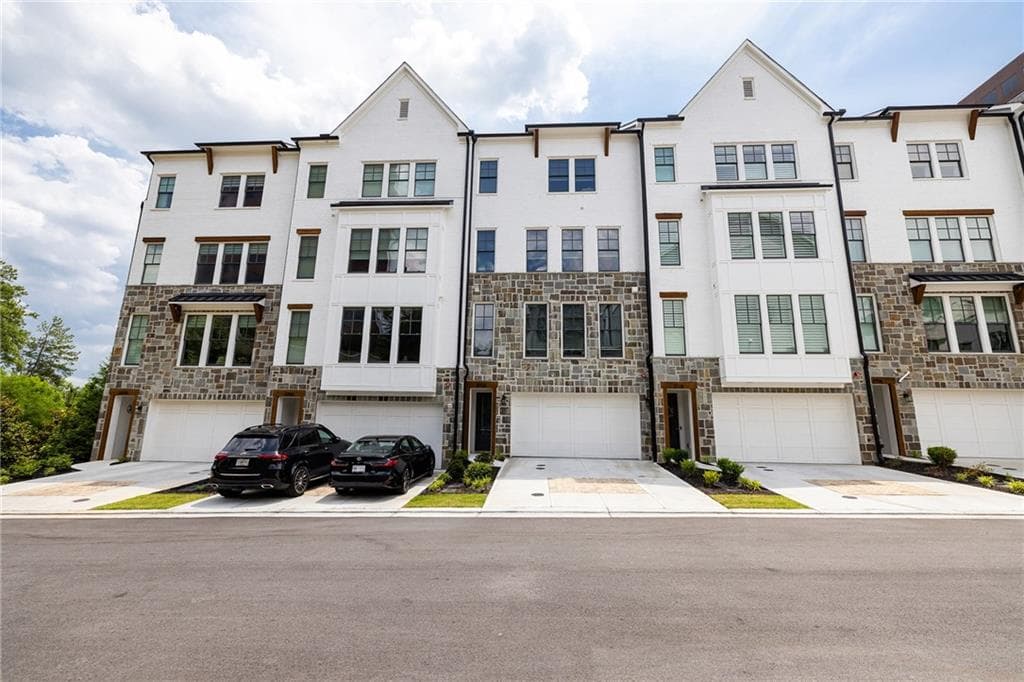 4 bedroom, 5 bathroom, 3,938 sq ft townhouse under contract at 2722 Thornewilde Way, Atlanta, GA 30339 — photo 5